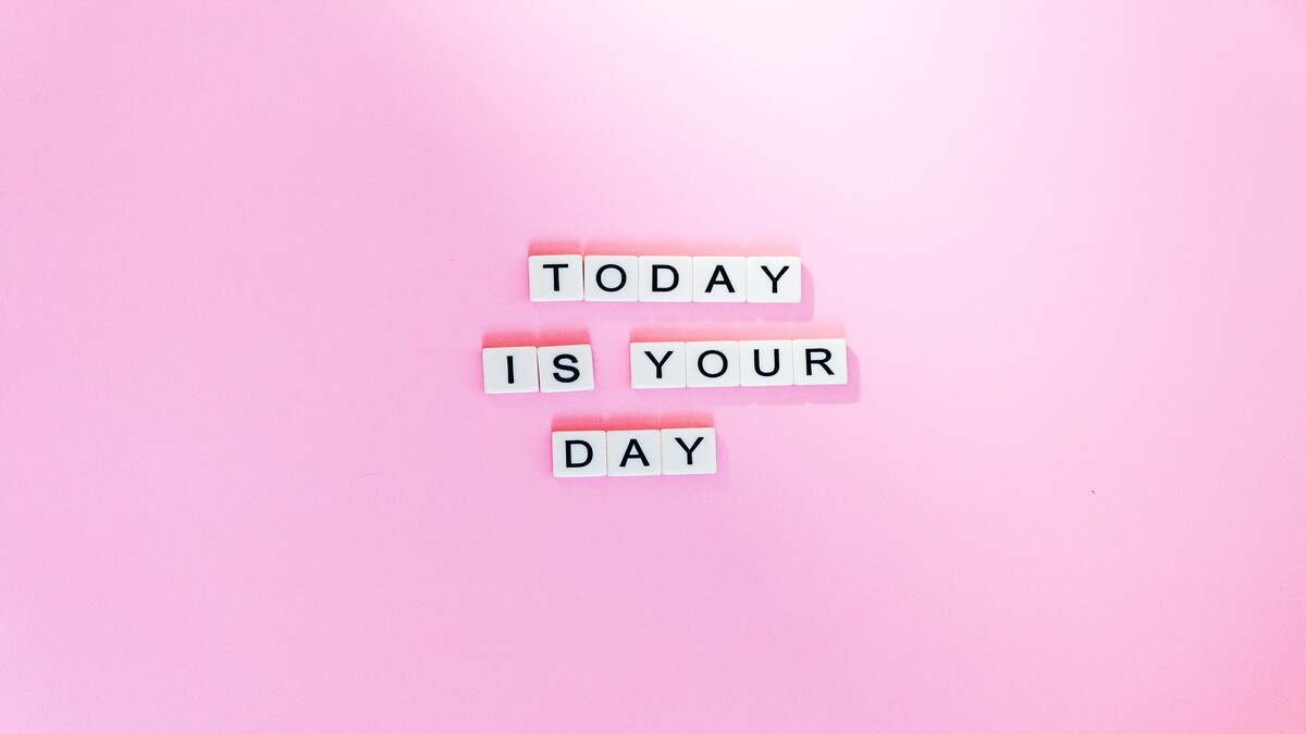 今天是你的日子动机语录粉红色背景