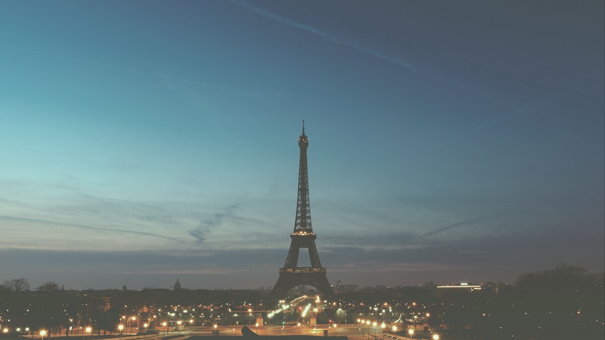 埃菲尔铁塔巴黎夜