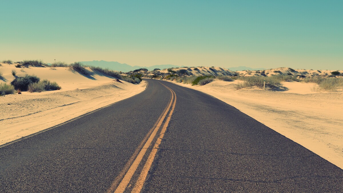 自然沙漠公路干线