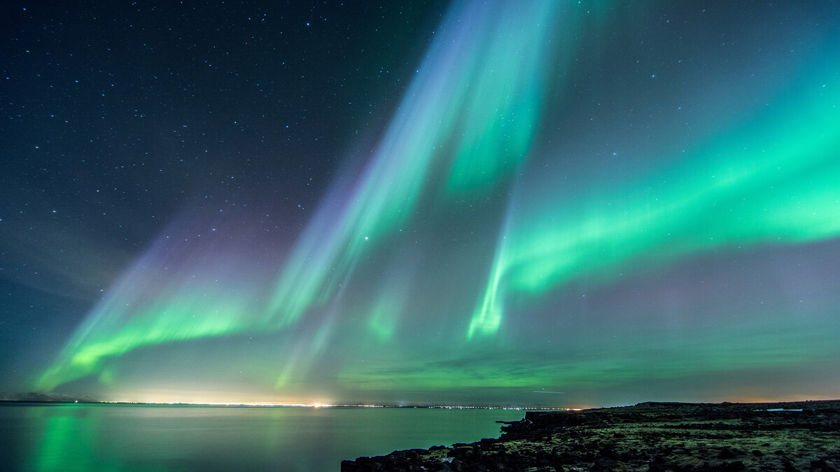 自然适应冰岛北极光
