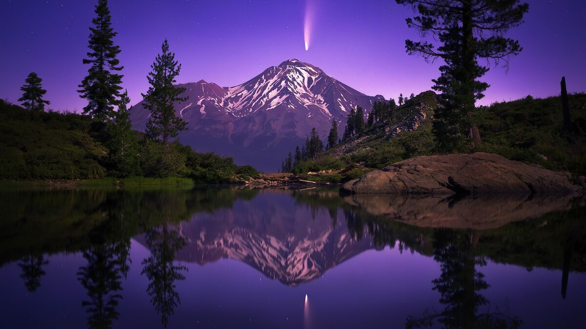 湖紫色的自然景观