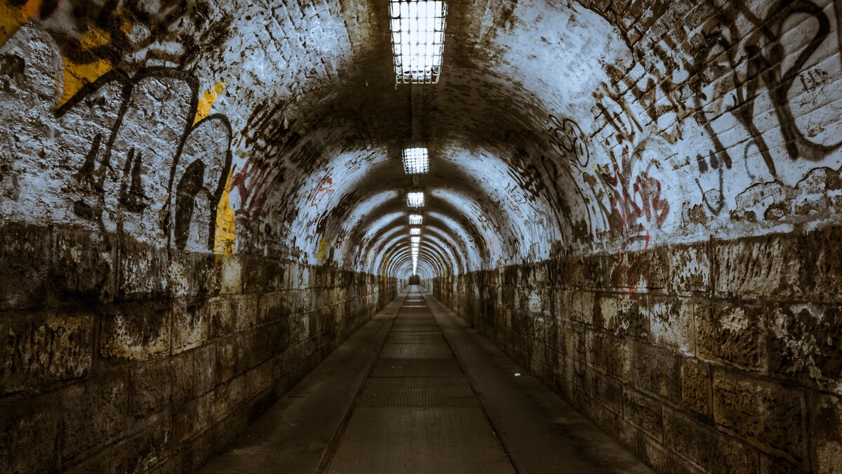 隧道地下的城市衰败