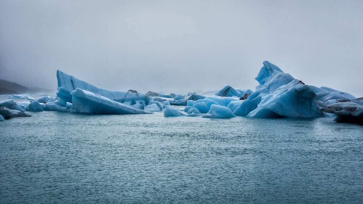 水冰山景观