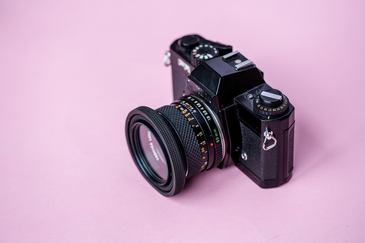 粉红色人造的照相机